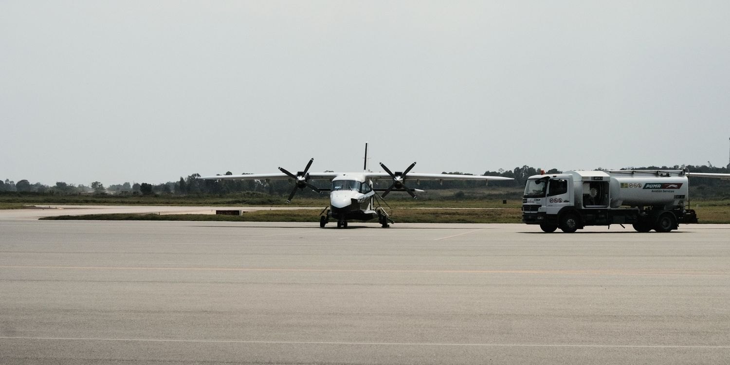 Turboprop aircraft on the apron beside an aviation refuelling bowser